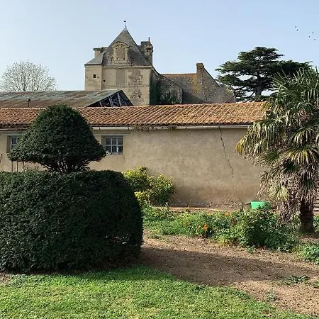 Ferme De La Croix Bed and breakfast Brion-pres-Thouet